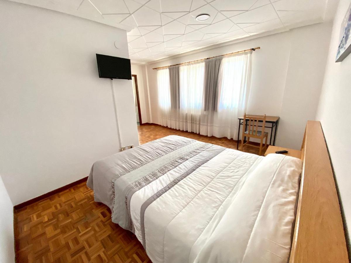 Garden Lodge Hostal Evencio Ribadavia Εξωτερικό φωτογραφία