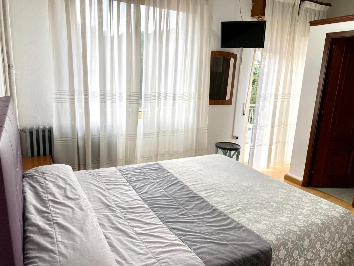 Garden Lodge Hostal Evencio Ribadavia Εξωτερικό φωτογραφία