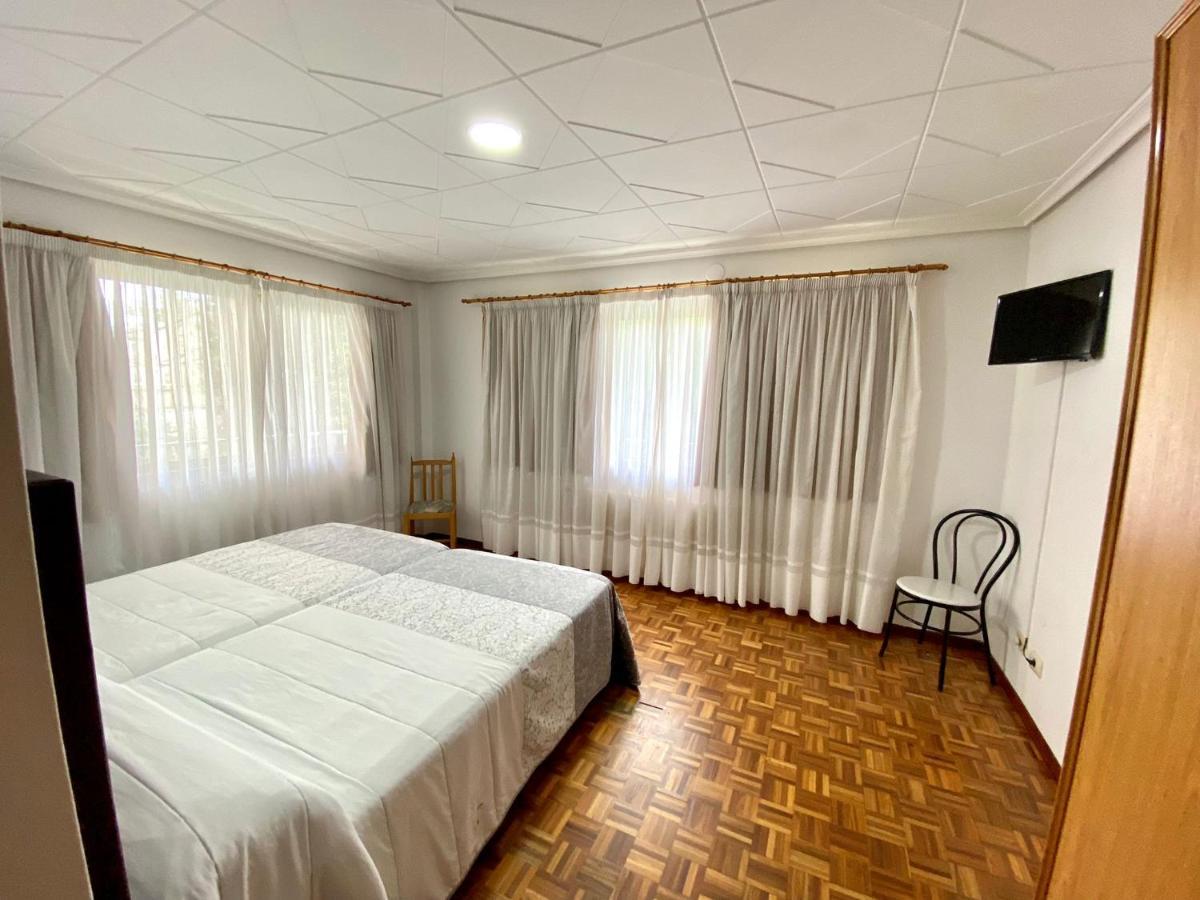 Garden Lodge Hostal Evencio Ribadavia Εξωτερικό φωτογραφία