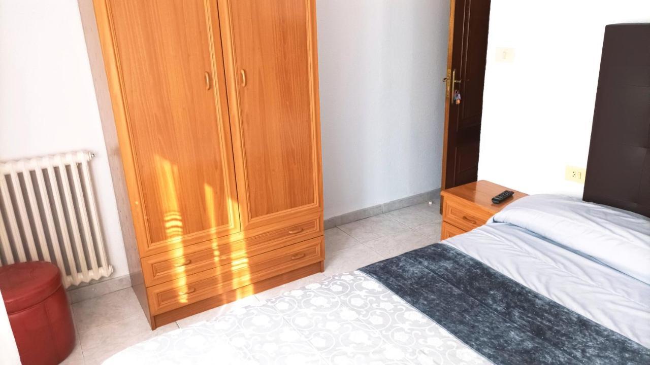 Garden Lodge Hostal Evencio Ribadavia Εξωτερικό φωτογραφία